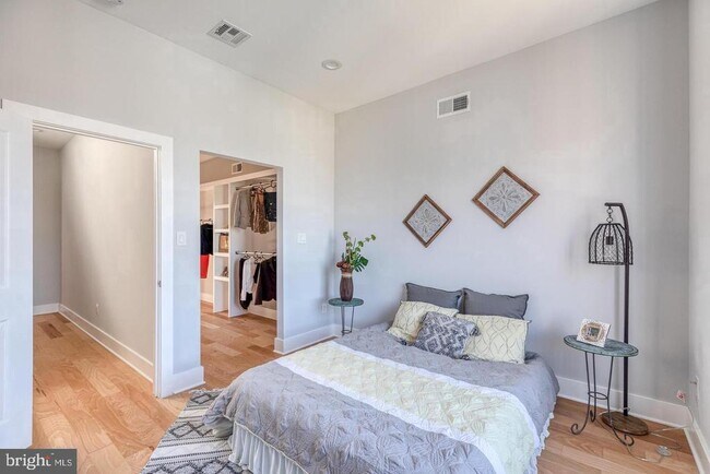 Building Photo - 2636 Latona St