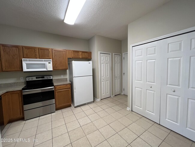 Building Photo - 621 Southbranch Dr