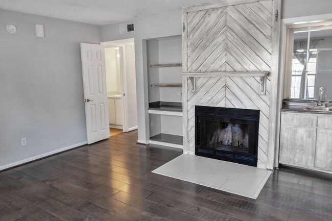 Building Photo - 8016 Thelen St