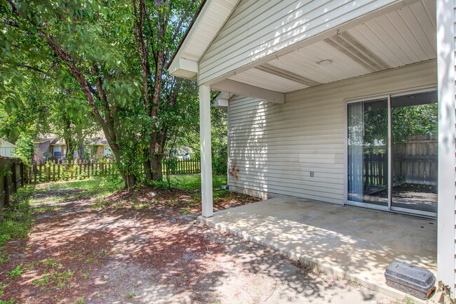 Building Photo - 9621 N Cardinal Dr