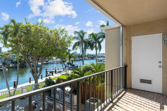 Building Photo - 822 NE 25th Ave