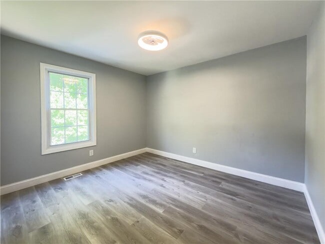 Building Photo - 528 Parkstone Ln