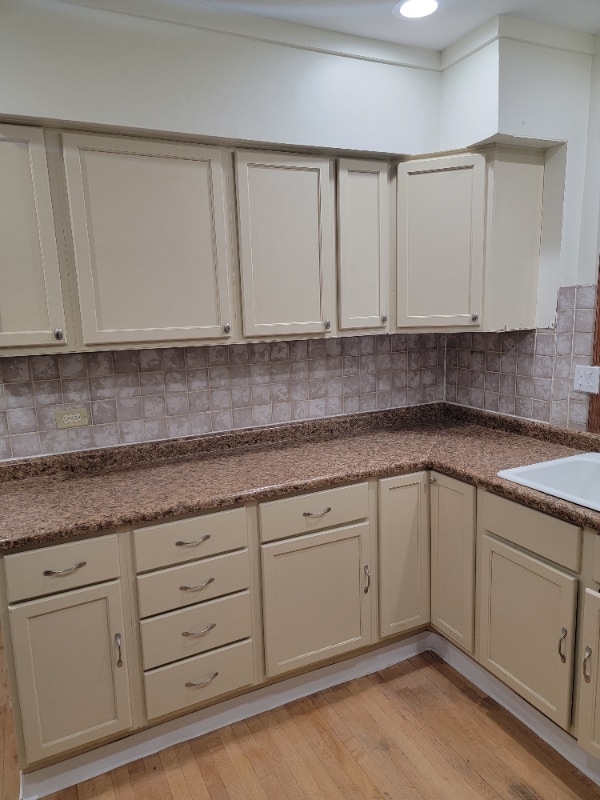 Building Photo - 4830 W Oakdale Ave