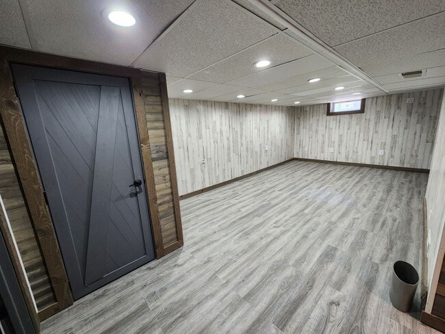 Building Photo - 4 Bedroom in East Moline  MUST SEE!!!
