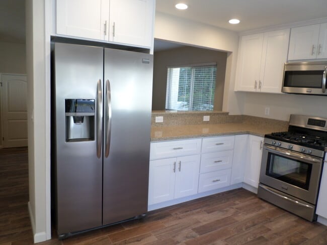 Building Photo - 806 Cardamom Ct