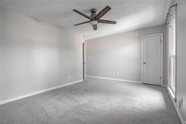 Building Photo - 5004 Meadow Ln