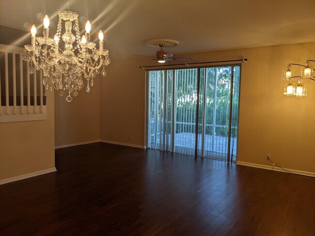 Building Photo - 2226 Oakmont Dr
