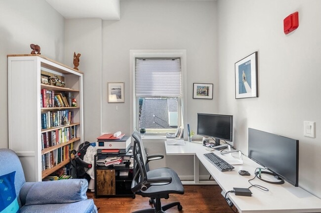 Building Photo - 178 Elm St