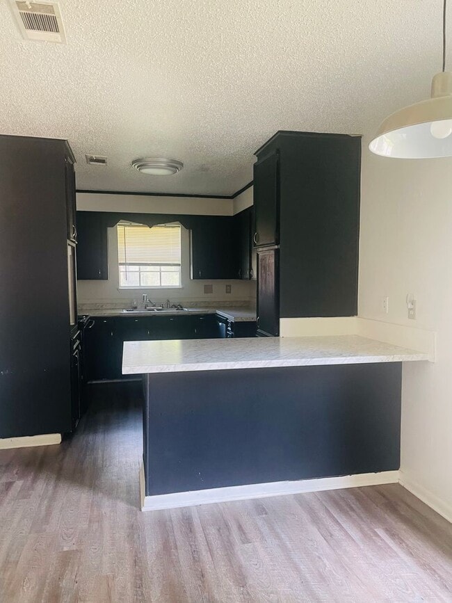 Building Photo - 3- Bedroom, 2- Bathroom - Move-In Ready