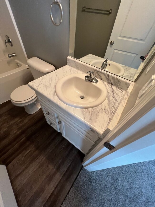 Building Photo - 2 Bedroom, 2.5 Bath Townhome
