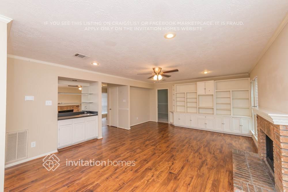 Building Photo - 15119 Manor Hill Dr
