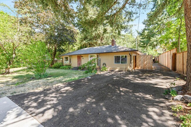 Building Photo - Charming, retro 2-bdrm/2-bath ranch in tranquil setting w/ large family room
