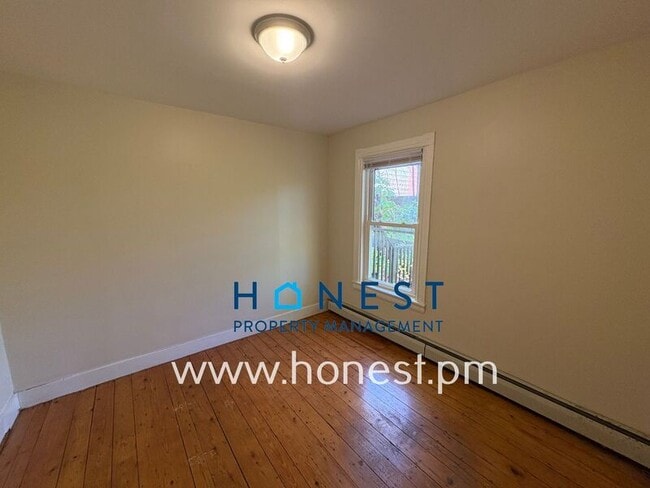 Building Photo - 7 Drummond St