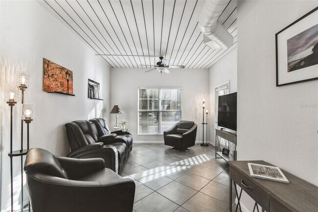 Building Photo - 2421 W Horatio St