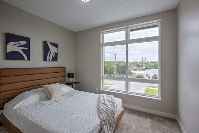 Building Photo - Modern 3BR Retreat | Penthouse + Skyline V...