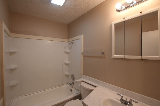 Building Photo - Delmar Dr.  2518/2520