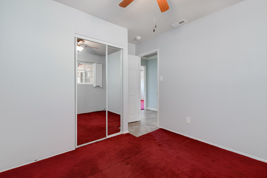 Bedroom - 2363 Fleetwood St