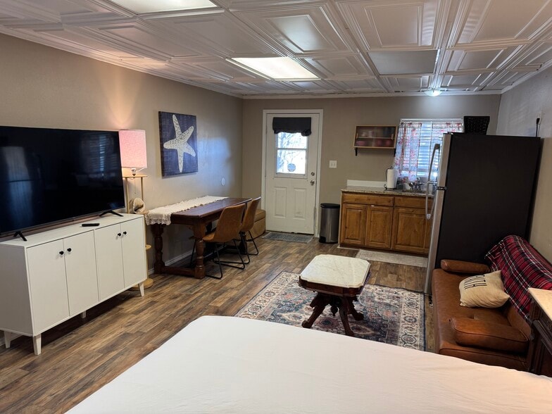 Building Photo - 132 Alma St