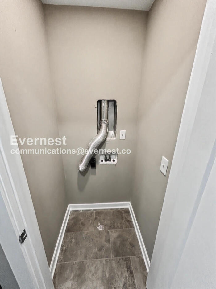 Building Photo - 608 Mason Ward Pl