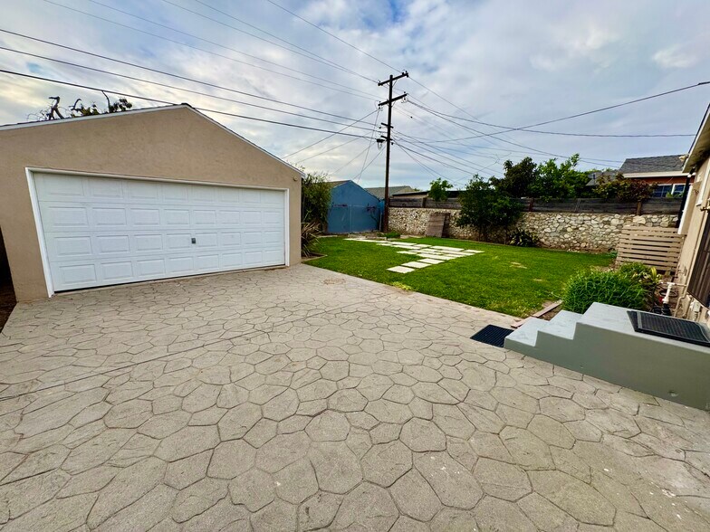 Building Photo - 13331 S New Hampshire Ave