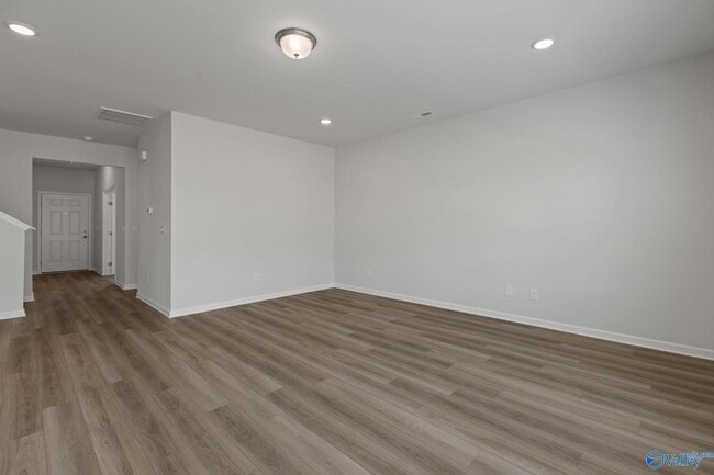 Building Photo - 7202 Fox Gln Cir SE