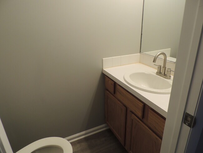 Building Photo - 404 Pinebrooke Cir