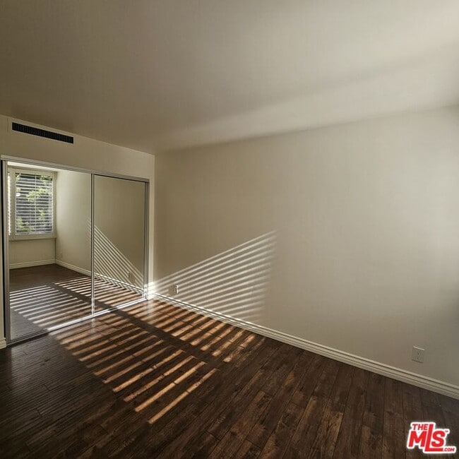 Building Photo - 2170 Century Pk E