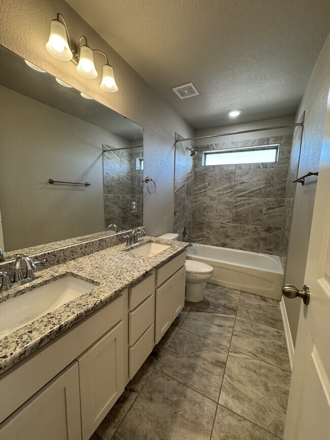 Building Photo - 7611 Stonehollow