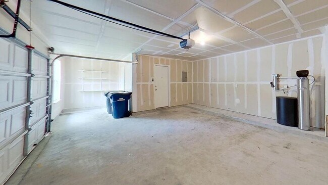 Building Photo - 411 Quail Hollow Dr