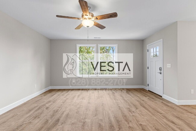 Building Photo - 474 Hague Dr