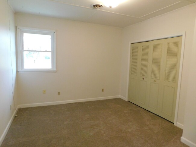 Building Photo - Newly Renovated 3 bedroom, 2 bath home