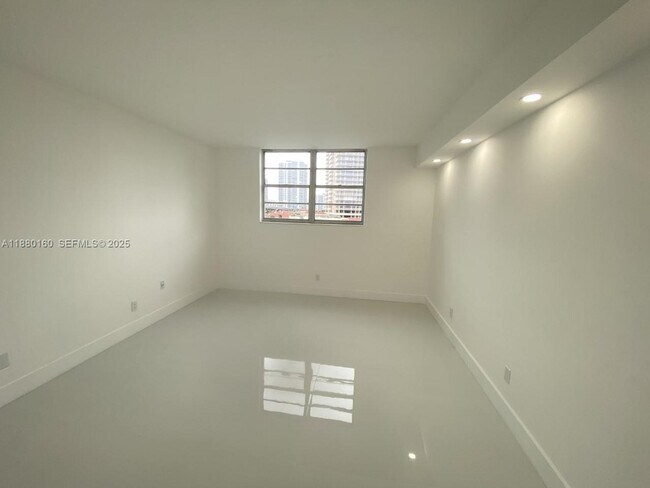 Building Photo - 19390 Collins Ave