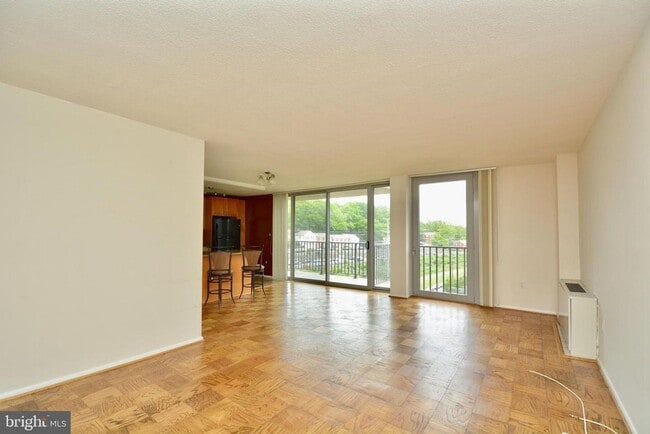 Building Photo - Bright 1BR 1B Condo | All Utilities Included | Arlington