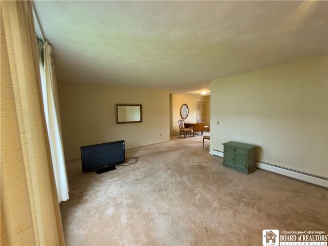 Building Photo - 32 Maple St