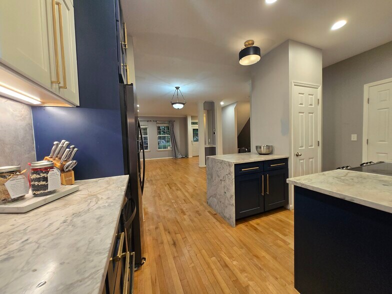 Building Photo - 929 Weninger Cir