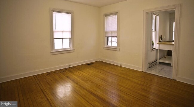 Building Photo - 10 Charlton St