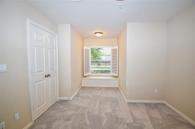Building Photo - 4323 Lake Walk Ct
