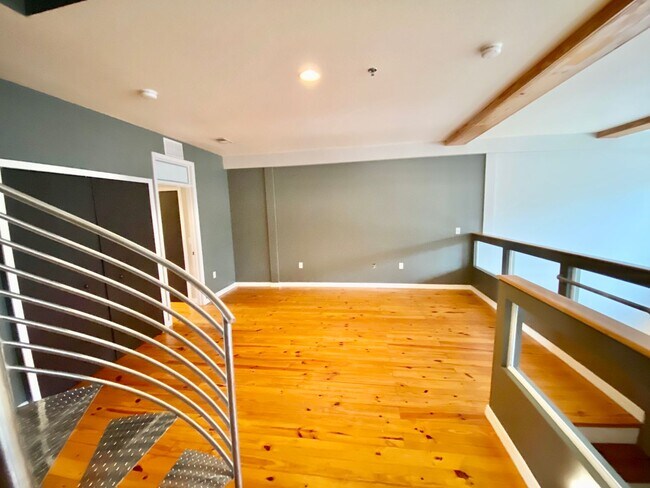 Building Photo - LUXURY TOWNHOME IN SODO 3/2.5 PLUS OFFICE AND BONUS ROOM  - DOWNTOWN ORLANDO