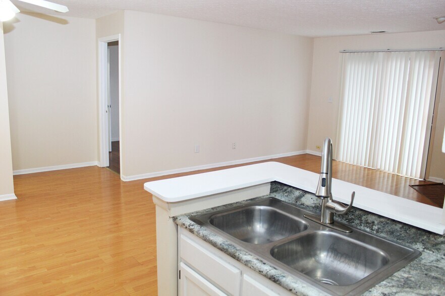 Building Photo - 2241 Hedgerow Rd