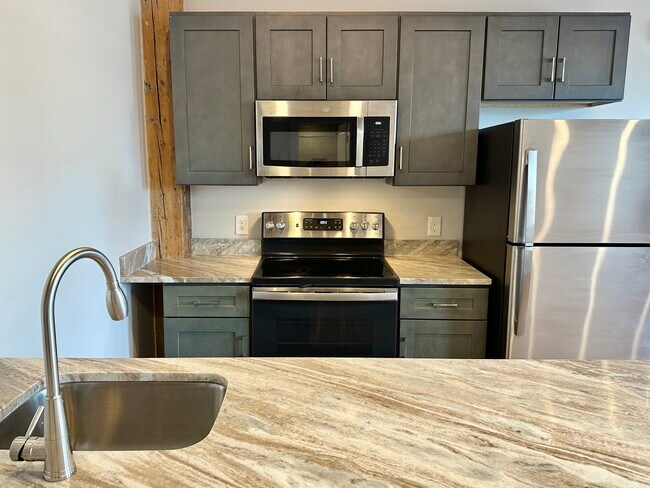 Building Photo - Torrey Factory Lofts