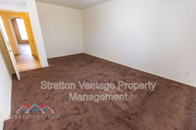 Building Photo - 2234 W Pima Ave