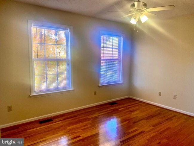 Building Photo - 162 Lexington Ct