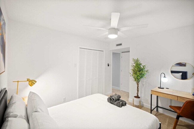 Building Photo - 3410 Country Club Dr