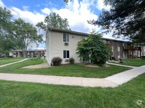 Building Photo - Private, End Unit - 2 Bed, 1 Bath Condo in...