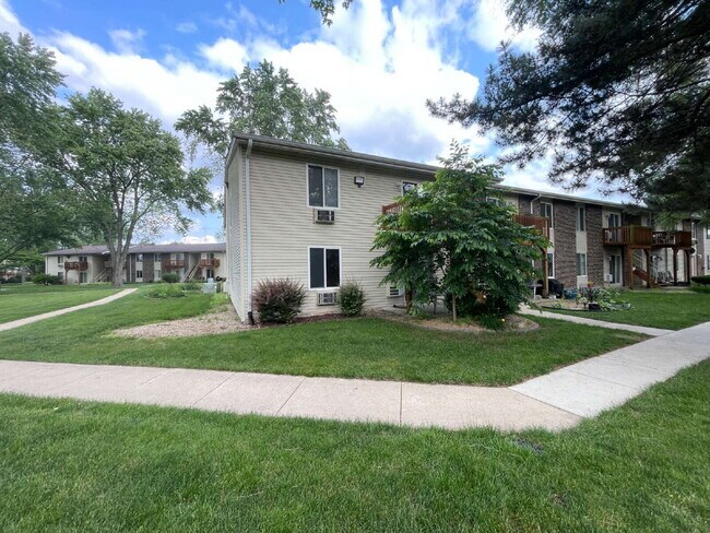 Primary Photo - End Unit - 2 Bed, 1 Bath Condo With In-Uni...