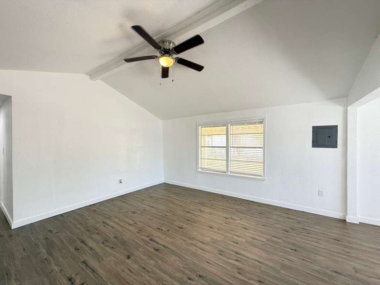 Building Photo - 206 Southlawn Ave