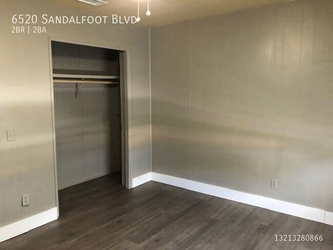 Building Photo - 6520 Sandalfoot Blvd