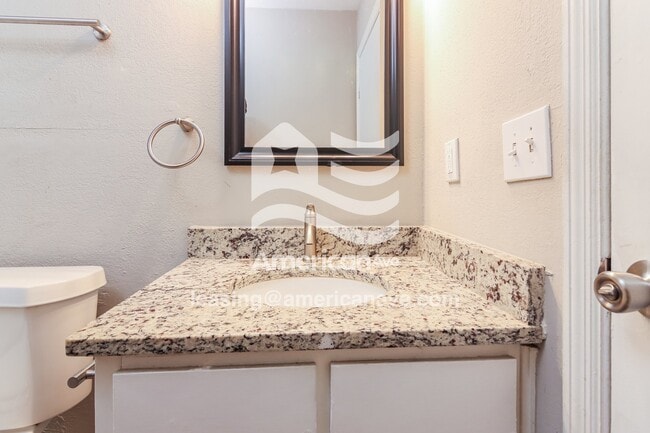 Building Photo - 1704 8th Pl S