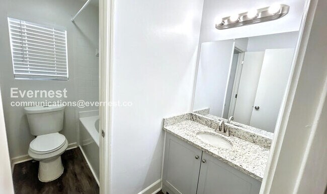 Building Photo - Limited Time Special Offer /3-Bedroom Home with Garage / Pet-Friendly / Available Now!