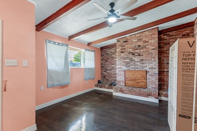 Building Photo - 207 S Temple St